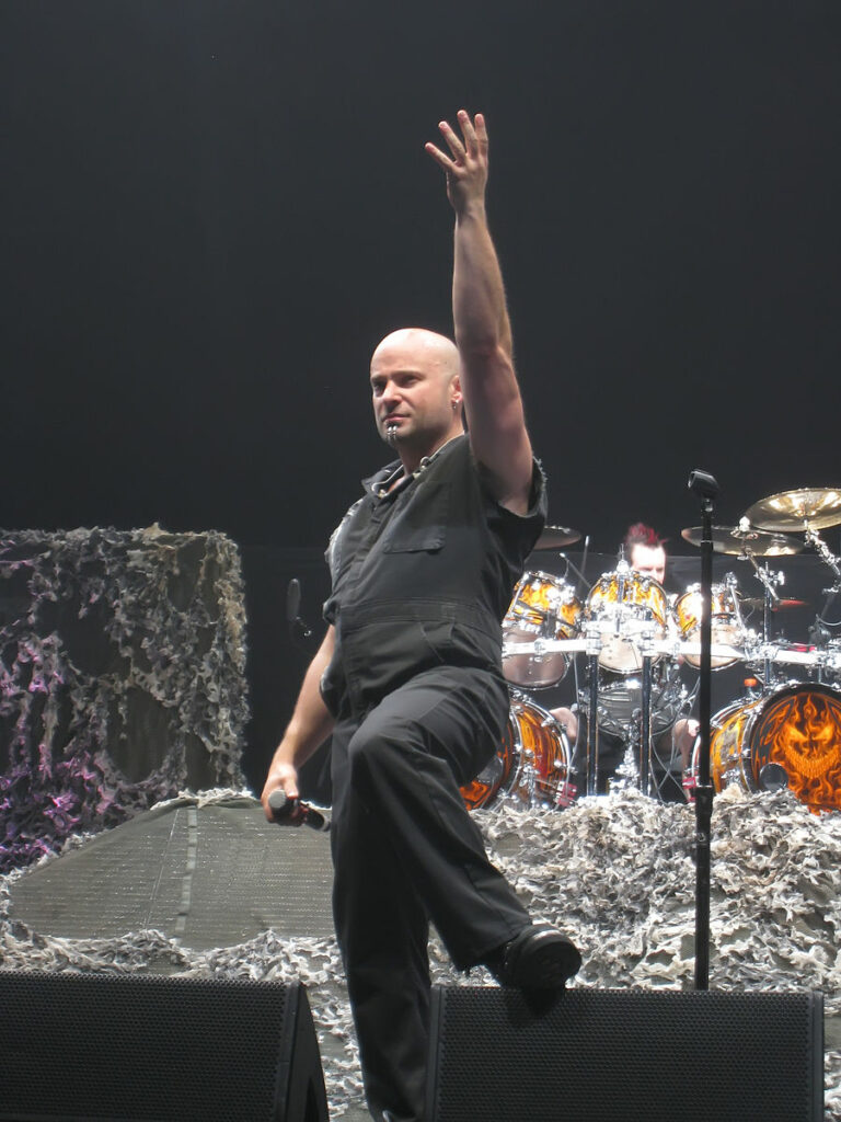 David Draiman du groupe de hard rock « Disturbed » attaque Roger Waters et «ses camarades nazis» de BDS