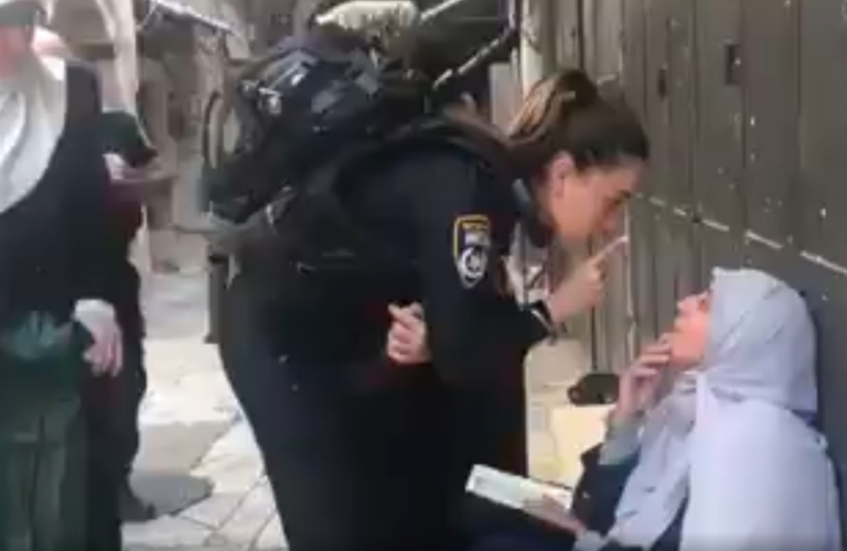 Ne provoquez jamais une femme policière israélienne, vous risquerez de le regretter !