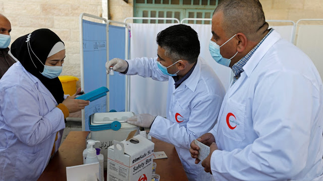 L’Autorité Palestinienne donne les vaccins COVID-19 aux amis avant le personnel médical et les gens à risque