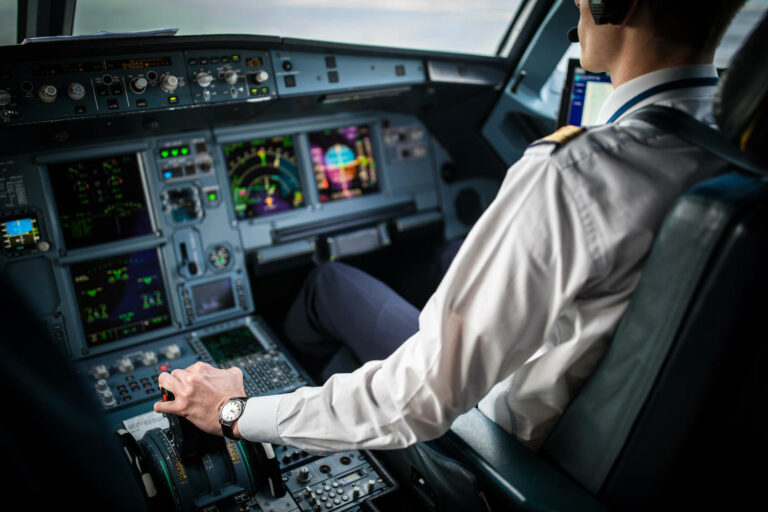 Le propriétaire d’une compagnie aérienne israélienne soupçonné d’avoir falsifié les qualifications des pilotes