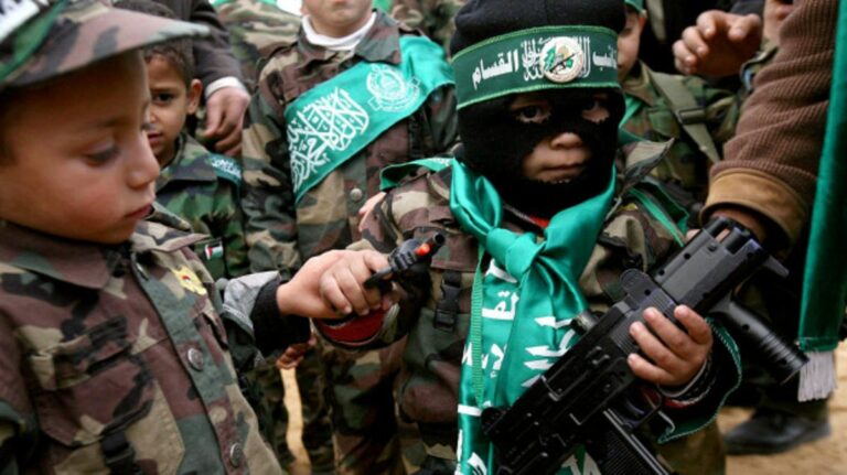 Le Hamas continue de recruter des enfants soldats : où est la condamnation internationale comme l’ONU  ?