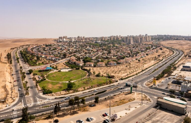 La ministre de l’Intérieur, Ayelet Shaked devrait approuver de nouvelles constructions pour les Juifs à Arad