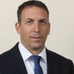 Révolution ou erreur : Le ministre Kahana envisage de nommer une femme directrice générale des tribunaux rabbiniques