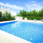 Le fisc en France est en fête : une nouvelle technologie a identifié la construction de milliers de piscines résidentielles sans permis