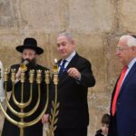 Le rabbin du Mur du Kottel dit aux émissaires européens : les Juifs n’ont pas besoin de votre approbation